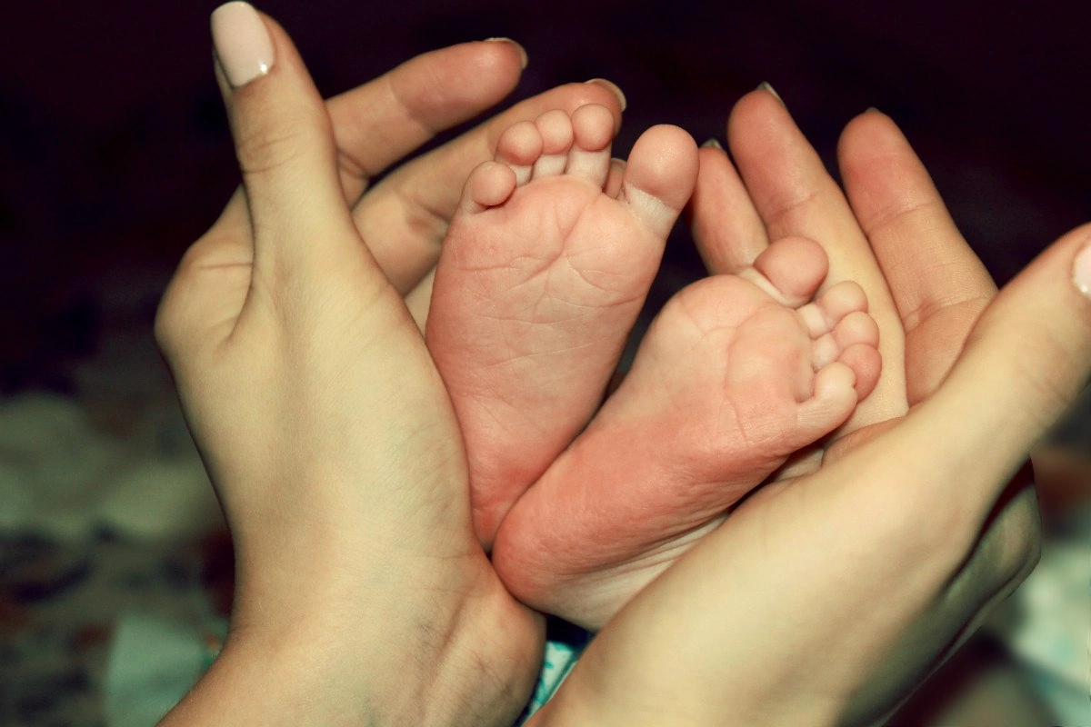 Даже не верится, что когда-то в доме были такие маленькие ножки