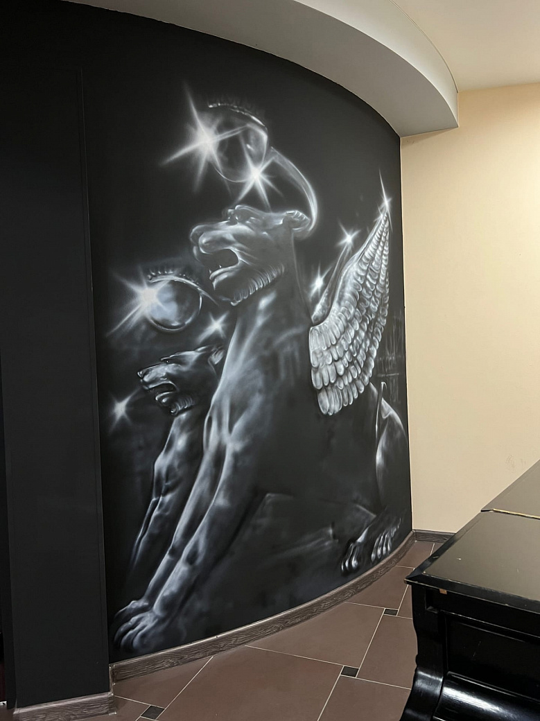 Роспись стен в холле Дома Народной Культуры в Санкт-Петербурге.