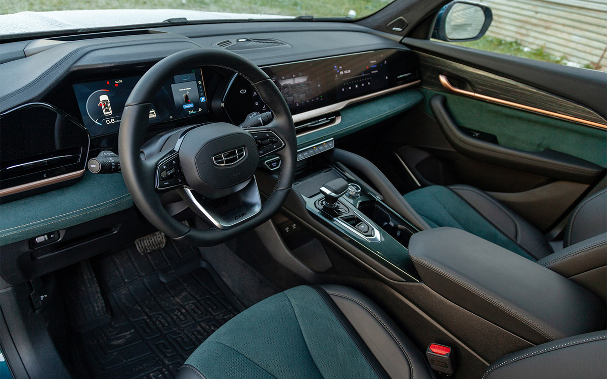 Autonews📷Внутри Geely Monjaro интересен и затейлив: материалы отделки приятны на ощупь, экранов сразу три. Не обошлось без акустики Bose с 10 динамиками и активным шумоподавлением