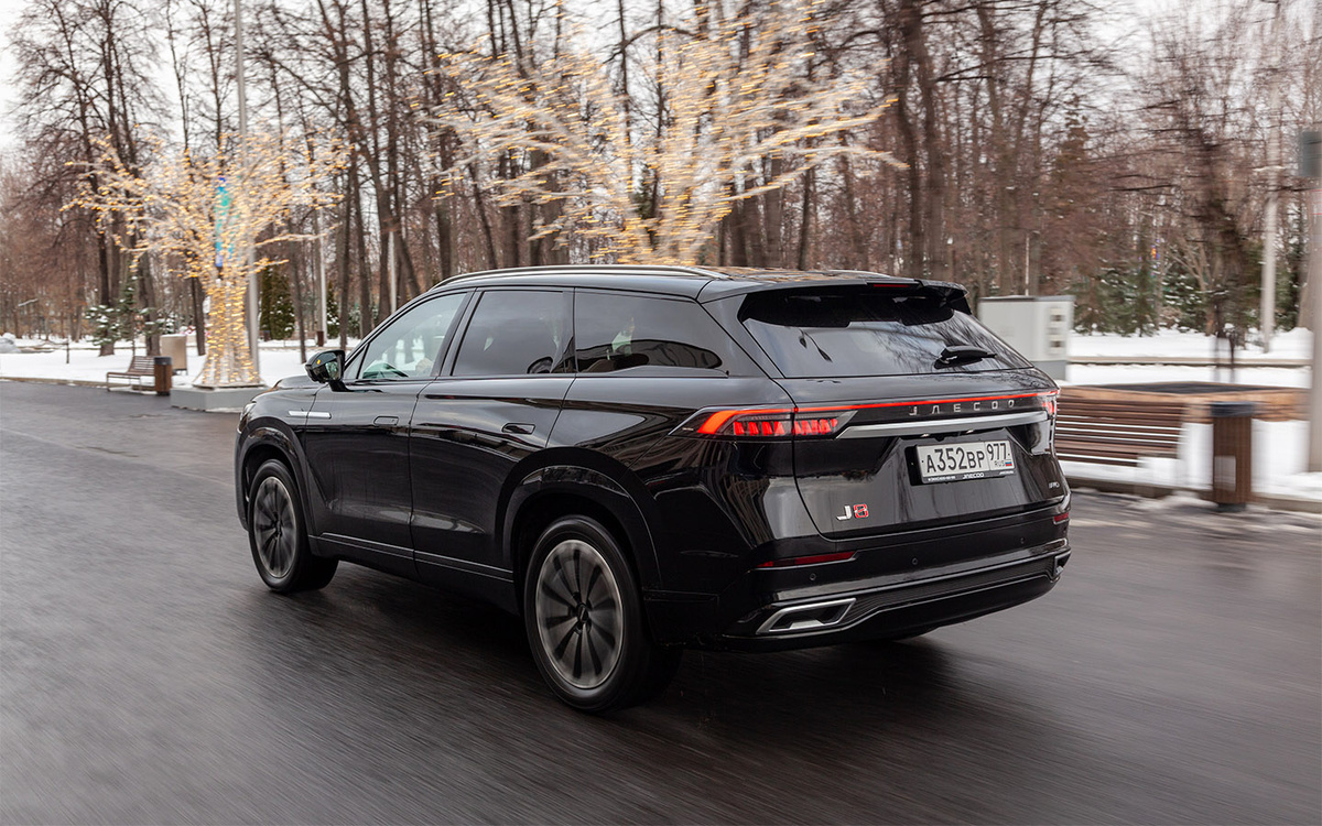 Autonews📷Jaecoo J8 кажется громадным, что подтверждается и габаритами, и размером колесной базы. Последняя на 25 мм меньше, чем у Monjaro