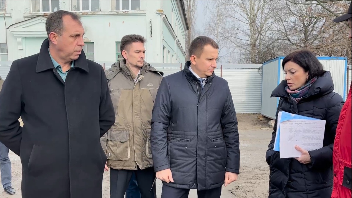    Мэр Курска лично проверил ход строительства школ №12 и №10 вместе с коллегами из облправительства