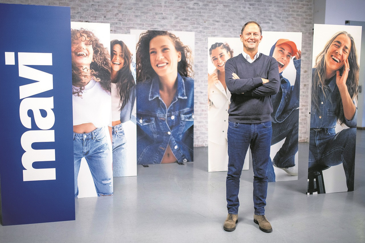 Дизайнер Эрсин Акарлилар