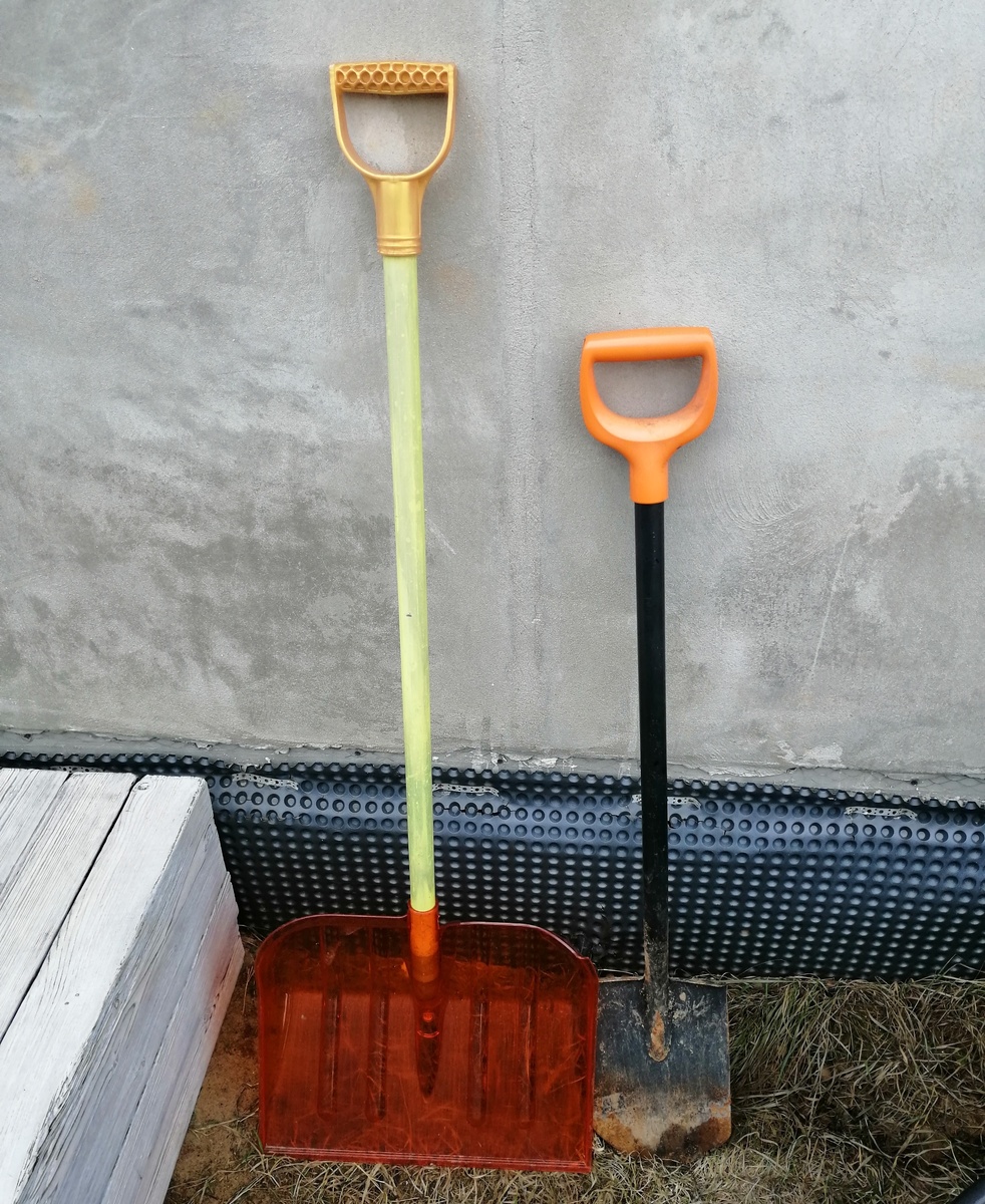 И я грущу вместе с ними. 