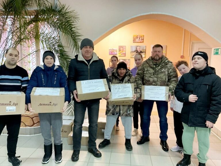    Свечи, масксети и письма. Гайчане собрали гуманитарку бойцам СВО к 23 февраля Марина Шарт