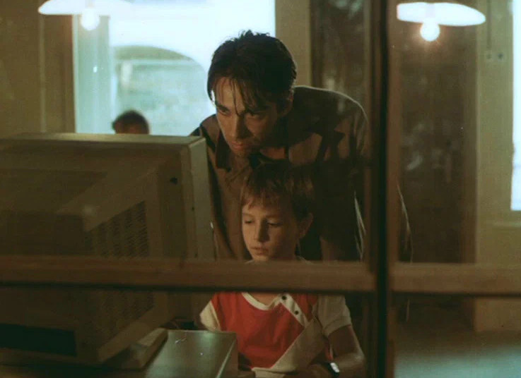 Пролистните изображение, чтобы увидеть следующий кадр из фильма «Лох – победитель воды» (1991)