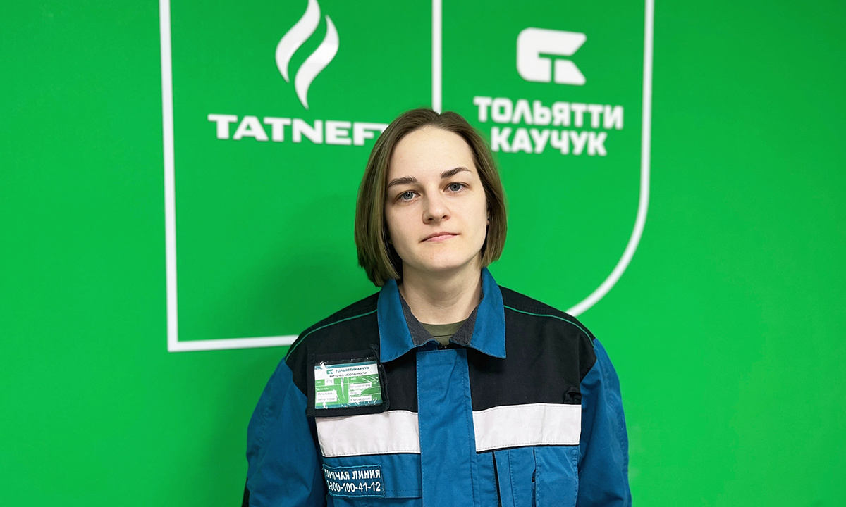 Полина Тельпуховская, начав работать на предприятии инженером-химиком, за шесть лет «доросла» до начальника лаборатории / Фото пресс-службы «Тольяттикаучука» 