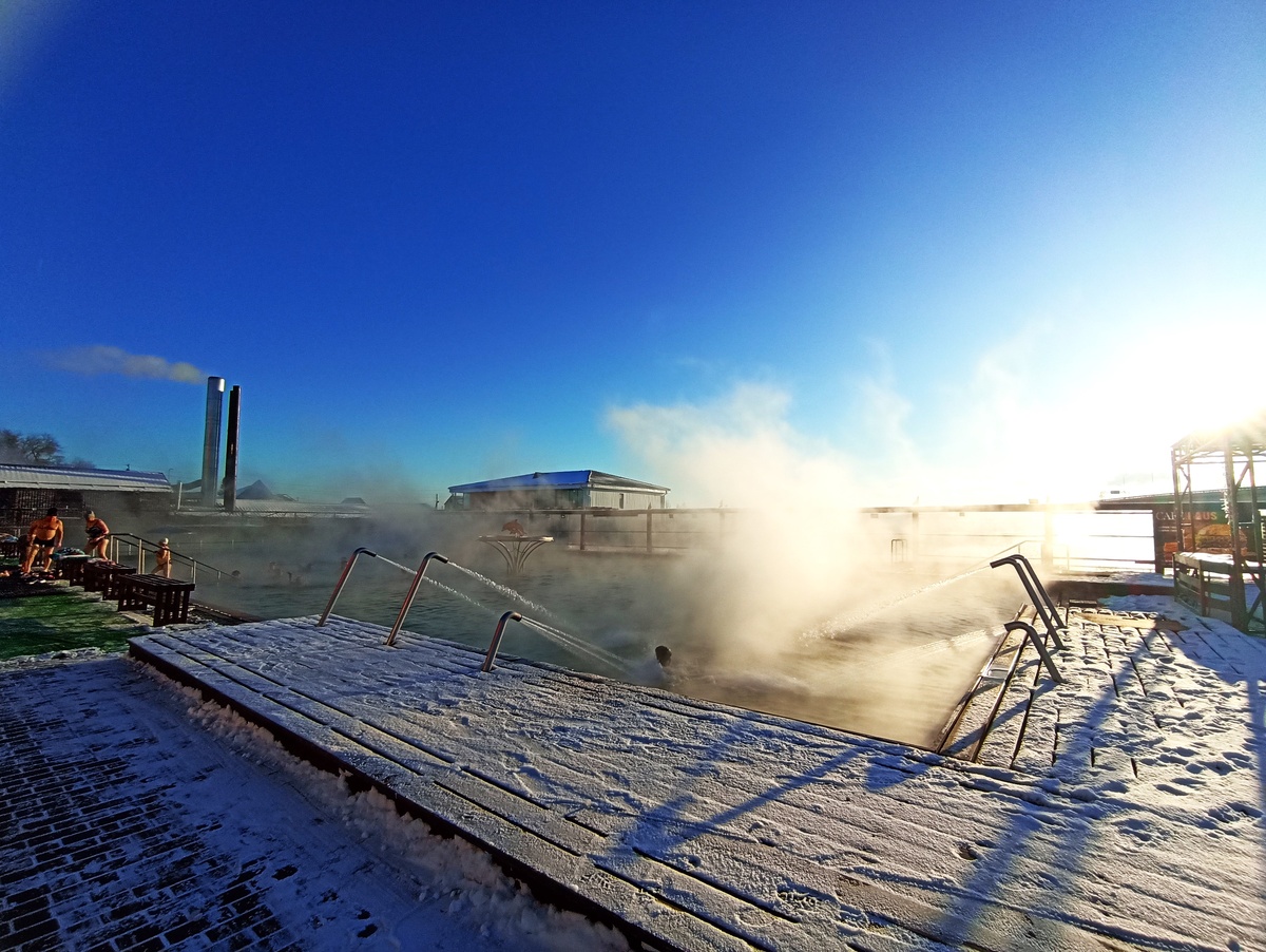 Как парит бассейн термального бассейна