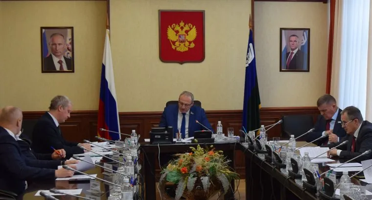 Вячеслав Дубов возглавляет комитет по законодательству в думе ХМАО
Фото: Елена Хабарова @ URA.RU