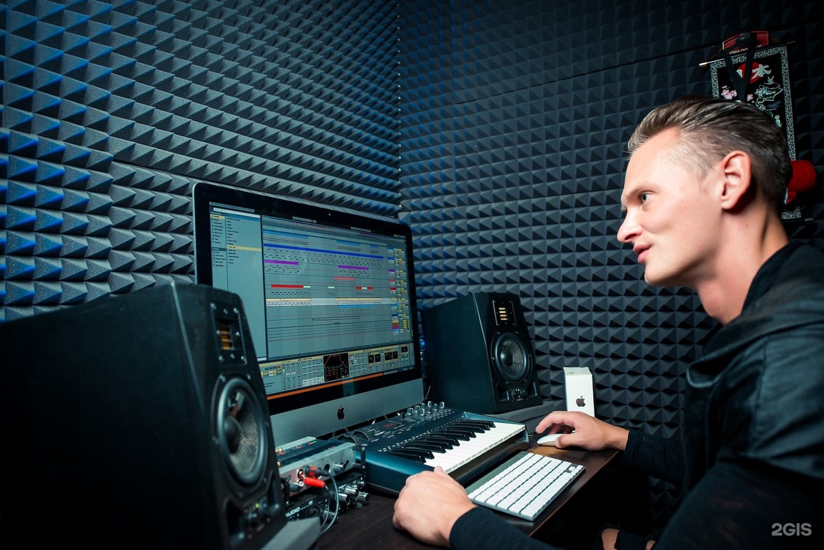    От политической журналистики до диджейства