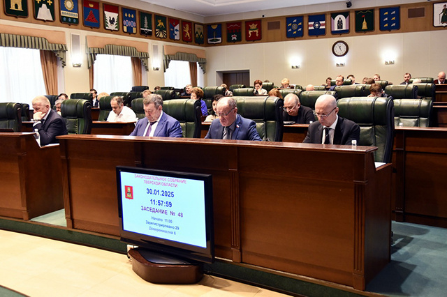 За парковку вблизи мусорных контейнеров в Тверской области отныне будут штрафовать