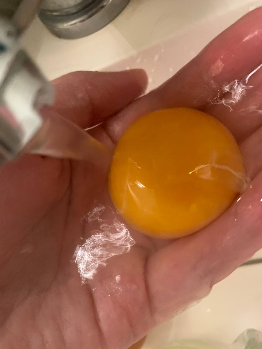 моем желток обязательно от белка