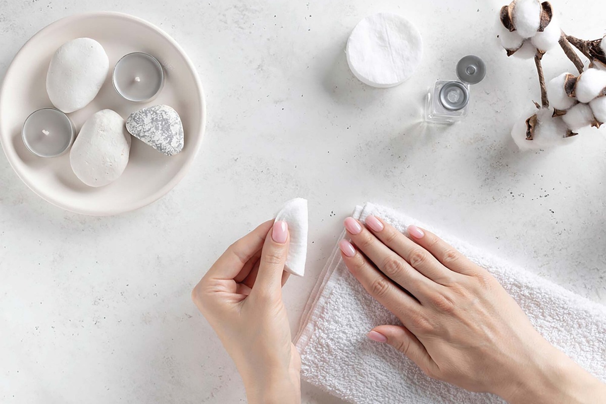     Двухминутная процедура по уходу за ногтями, которую надо делать каждый день: советы дерматолога