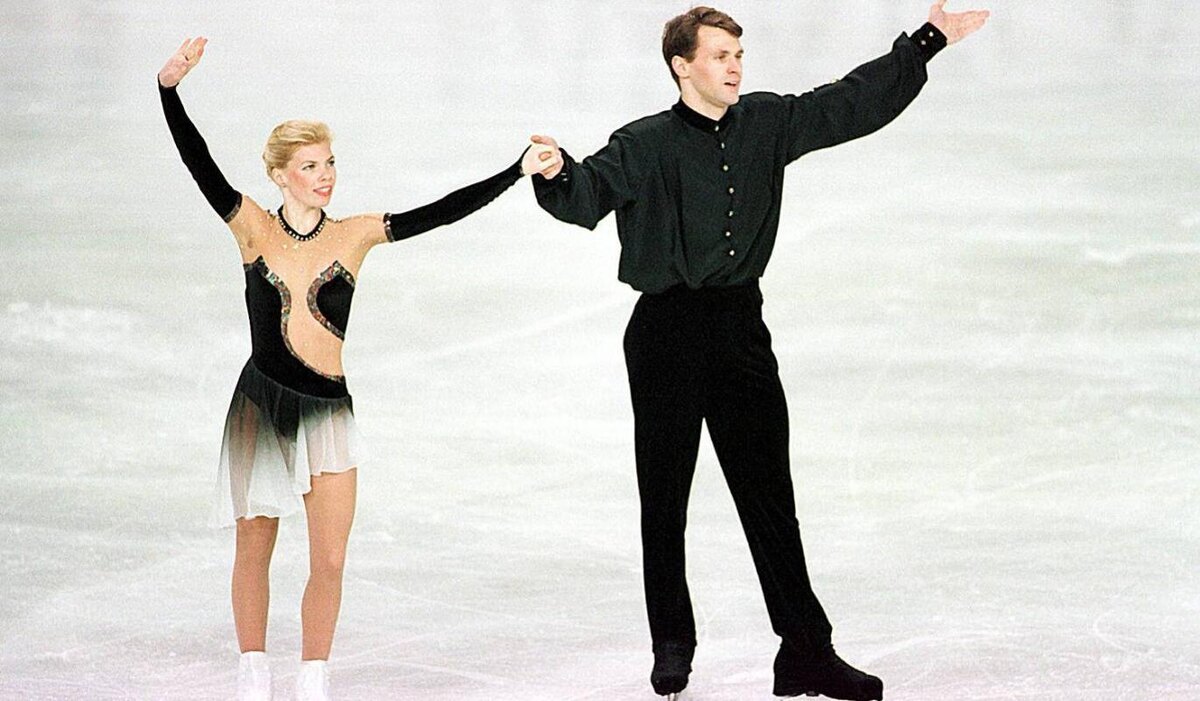     Чемпионы мира по фигурному катанию Шишкова и Наумов погибли в авиакатастрофе