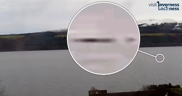 Охотник на монстров заявил, что «единственная возможность — Несси», после того как ему удалось заснять на камеру двугорбое существо, что было названо первым наблюдением в этом году