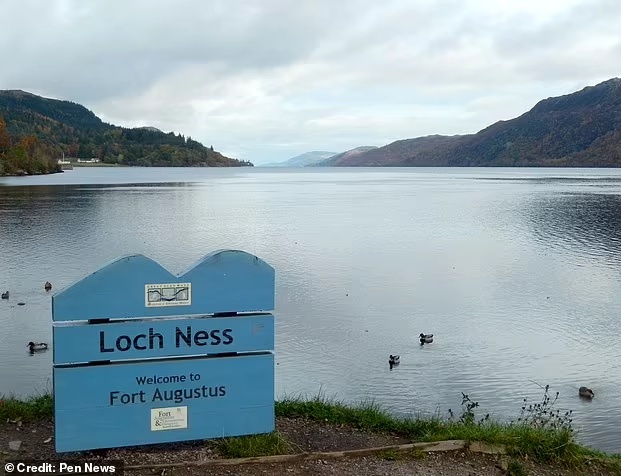 Эоин О’Фаодейген наблюдал за Лох-Неским озером через веб-камеру, когда заметил, как в воде что-то поднимается и опускается. По его оценкам, это было существо длиной до 6 метров.