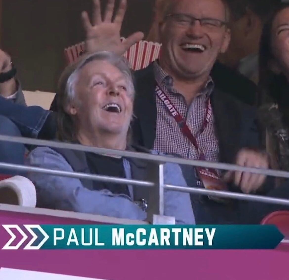 Пол и Нэнси в качестве болельщиков на Суперкубке, 2023