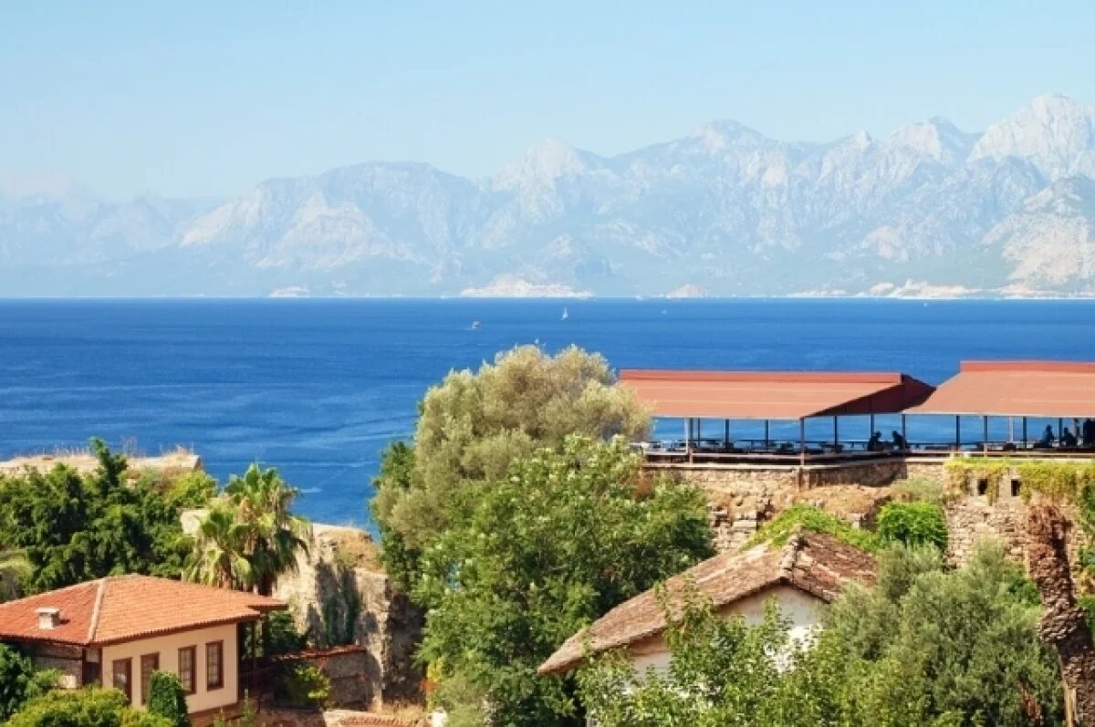    В Анталье опечатали более 50 отелей после проверок из-за пожара в Болу