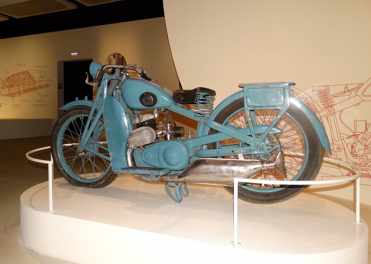 Мотоцикл Л-300, фото автора. Листаем галерею -->>