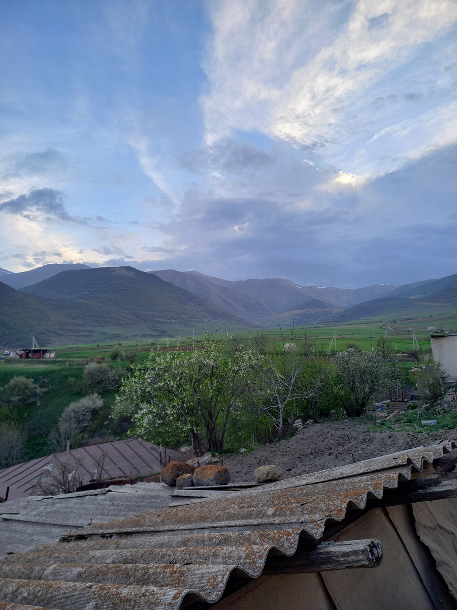 Деревня наверху ущелья 