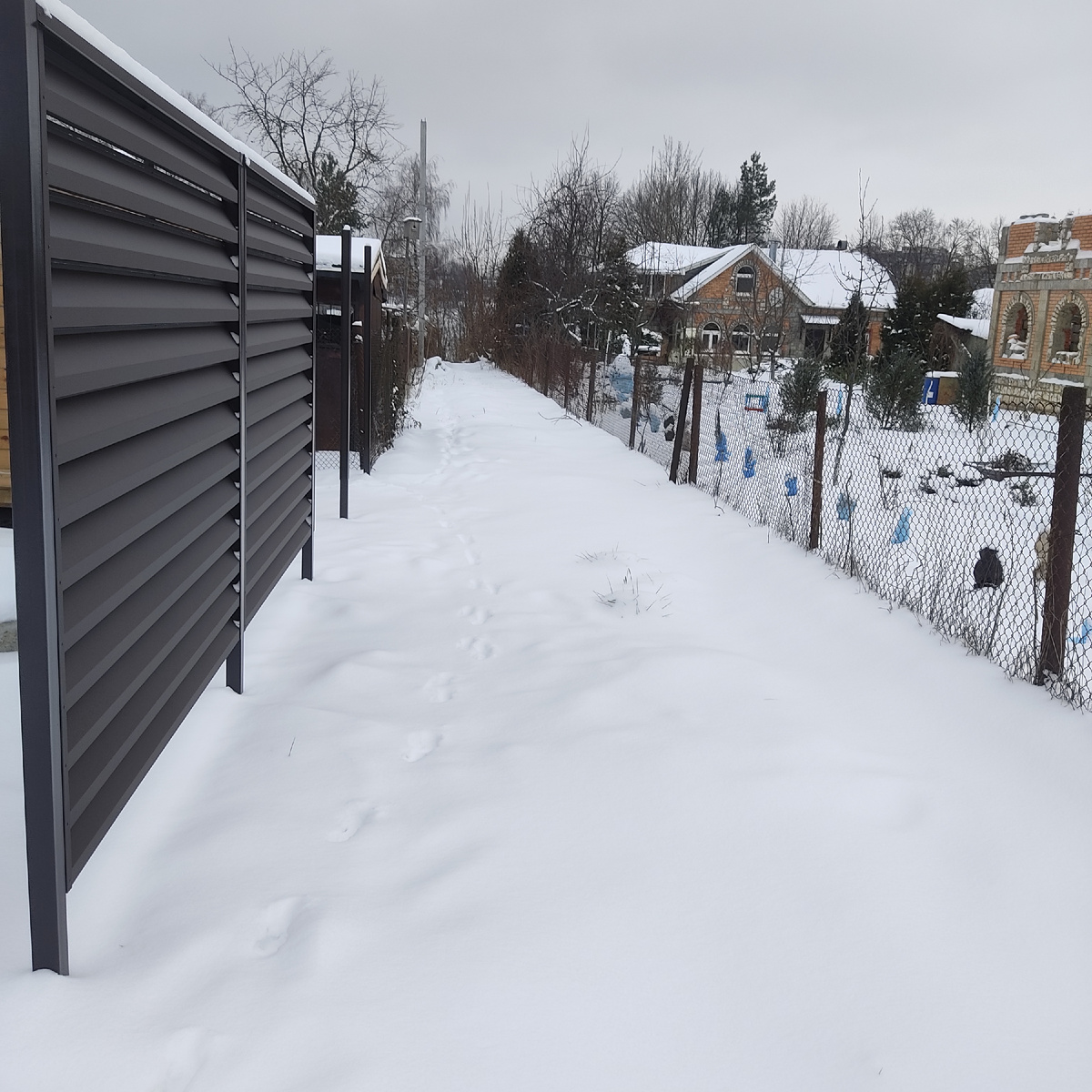 От колодца до границы нашего участка 60метров