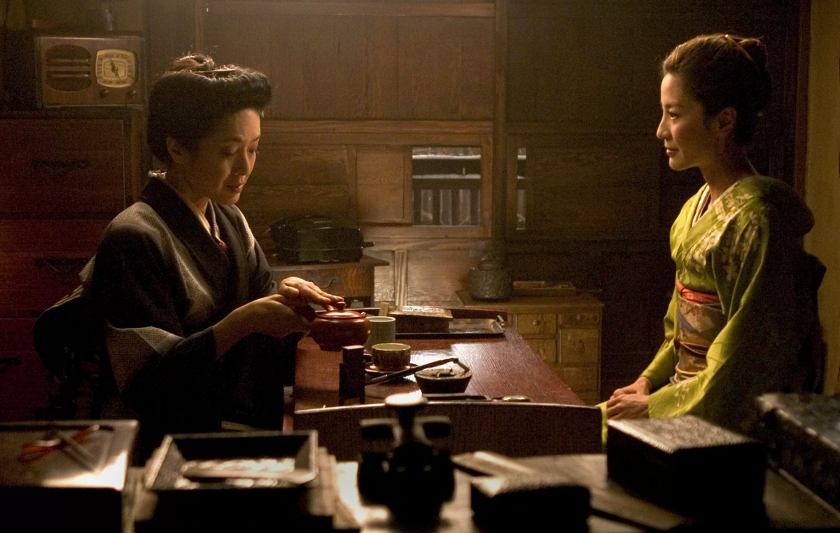 А помните в мемуарах гейши, как она изящно нахамила "это было очень-очень-очень-очень давно, раз во времена вашей юности"