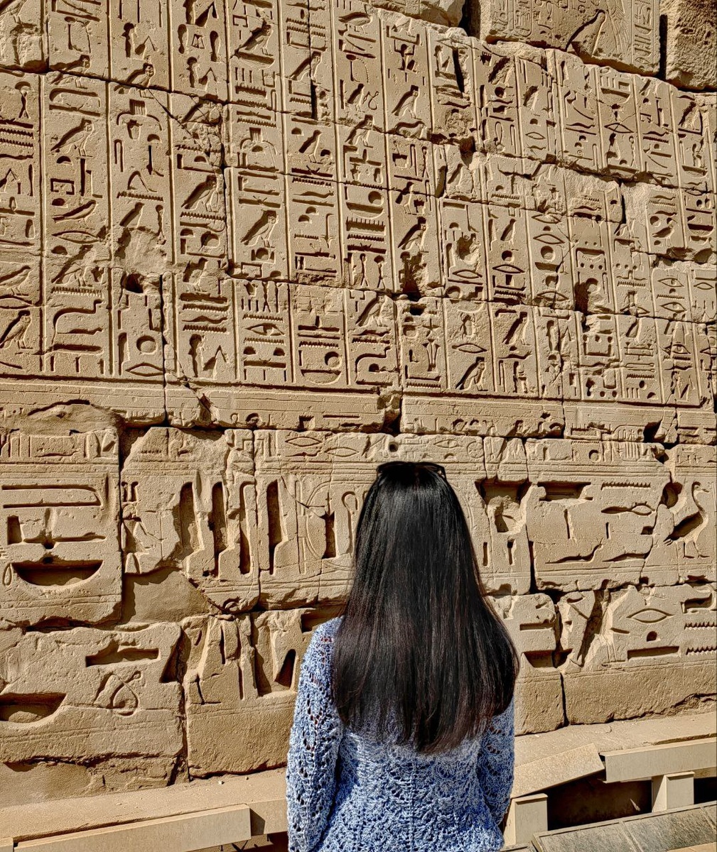 Египетские иероглифы на одной из стен храмамового комплекса