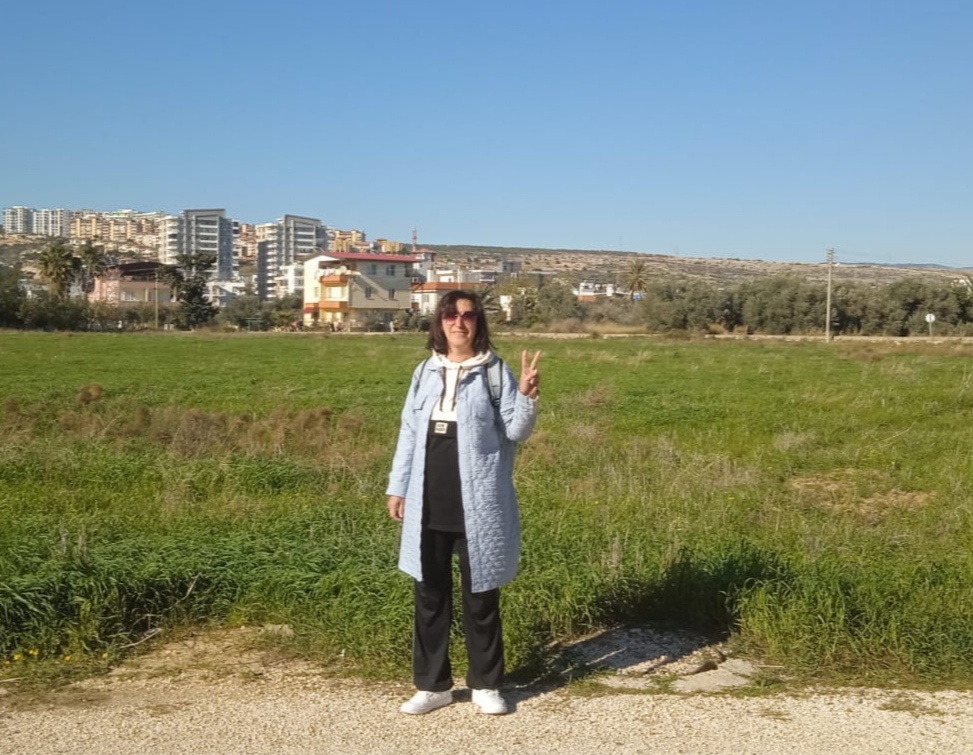 Любимый жест - мы победим. Не знаю, откуда взялся. Само получается