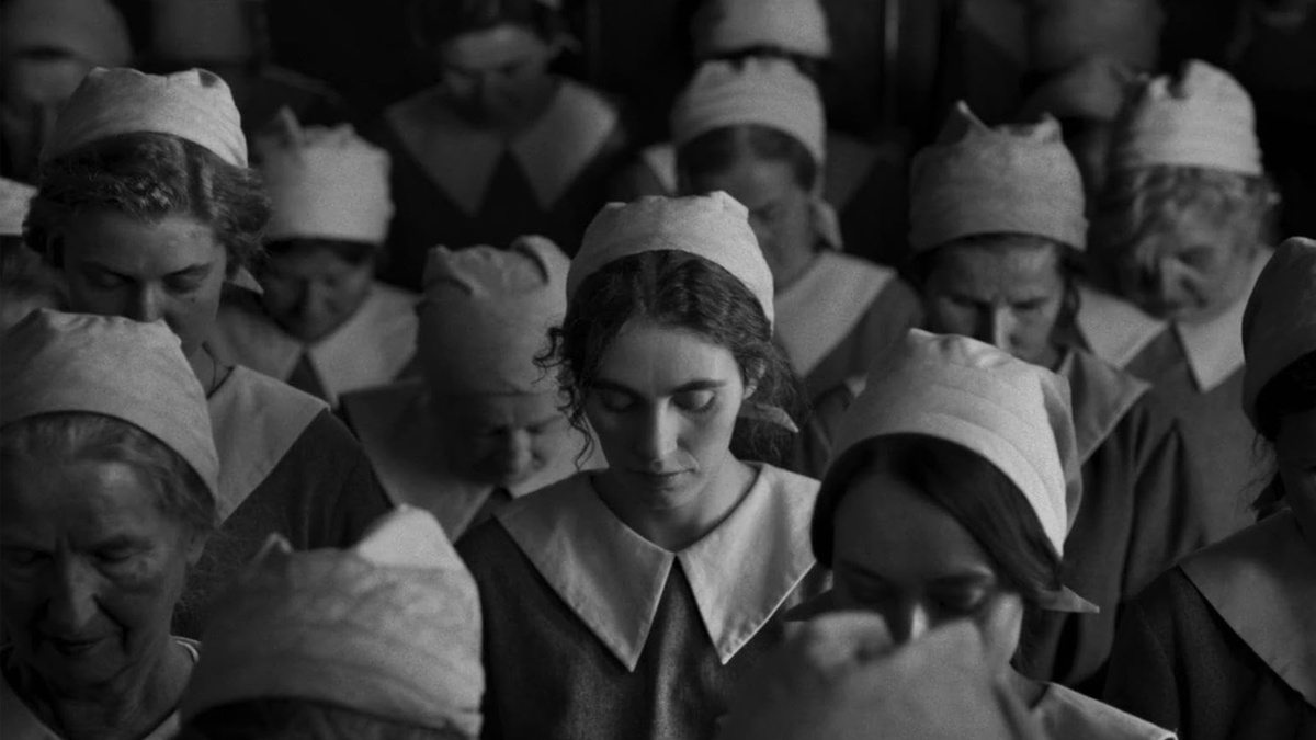 Кадр из фильма "Девушка с иглой"