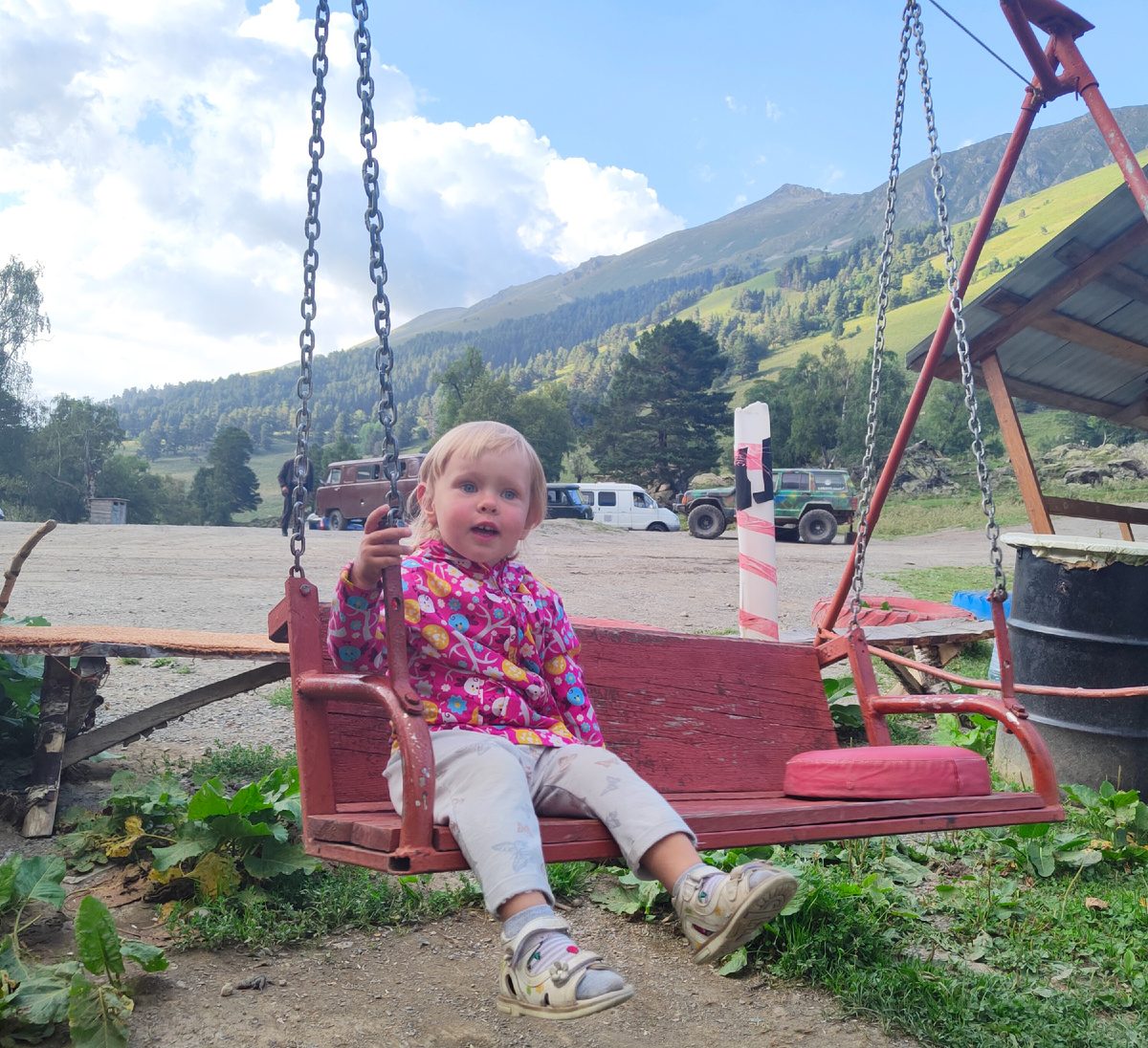 Та самая довольно страшная качелька