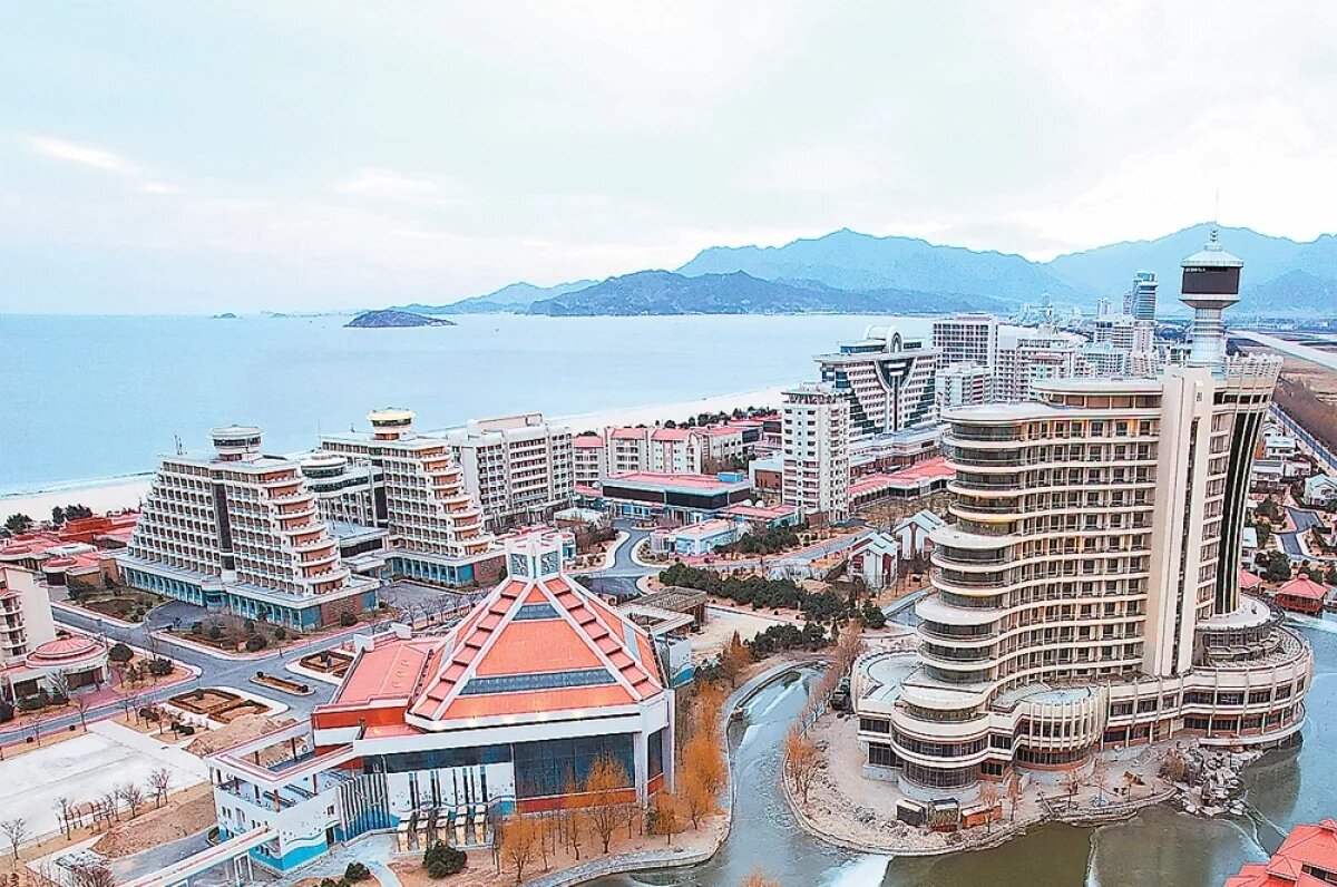    Прибрежная туристическая зона Вонсан-Калма на берегу Японского моря.