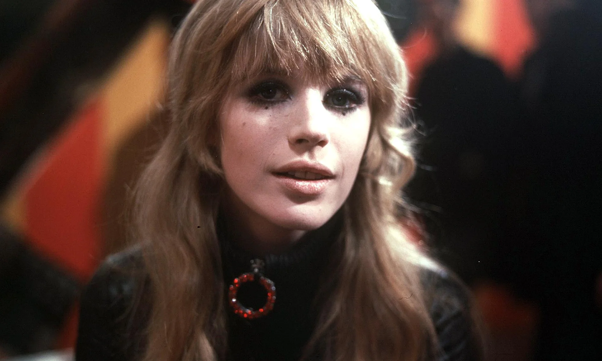 Марианна Фейтфулл на съёмках фильма «Девушка на мотоцикле» в 1967 году. Фотография: Билл Зигмант/Shutterstock