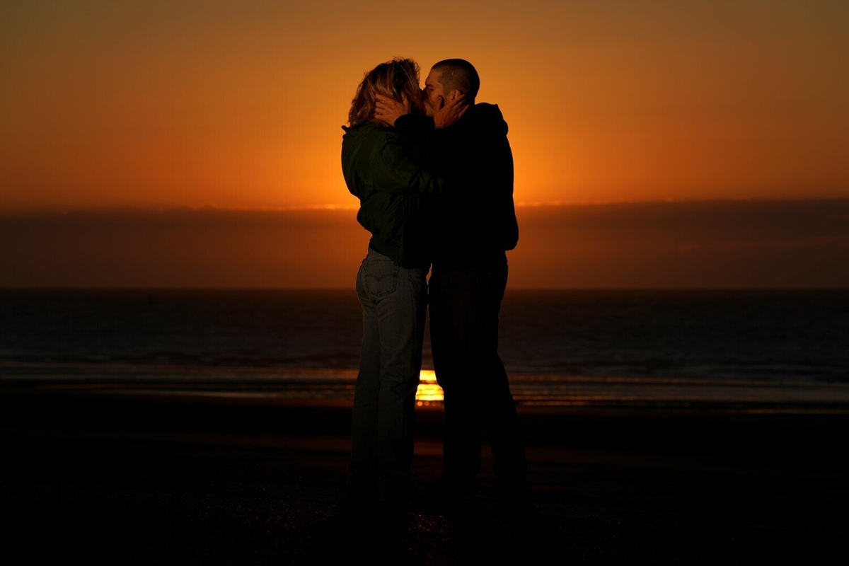 Фильм «Разбитые сердца» 2024: амбиции, претензии и ностальгия по любовным тропам прошлого