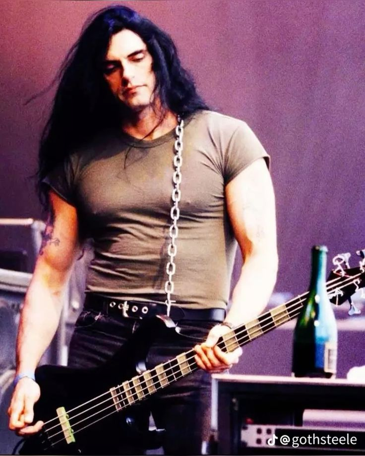 красавчик Питер Стил  