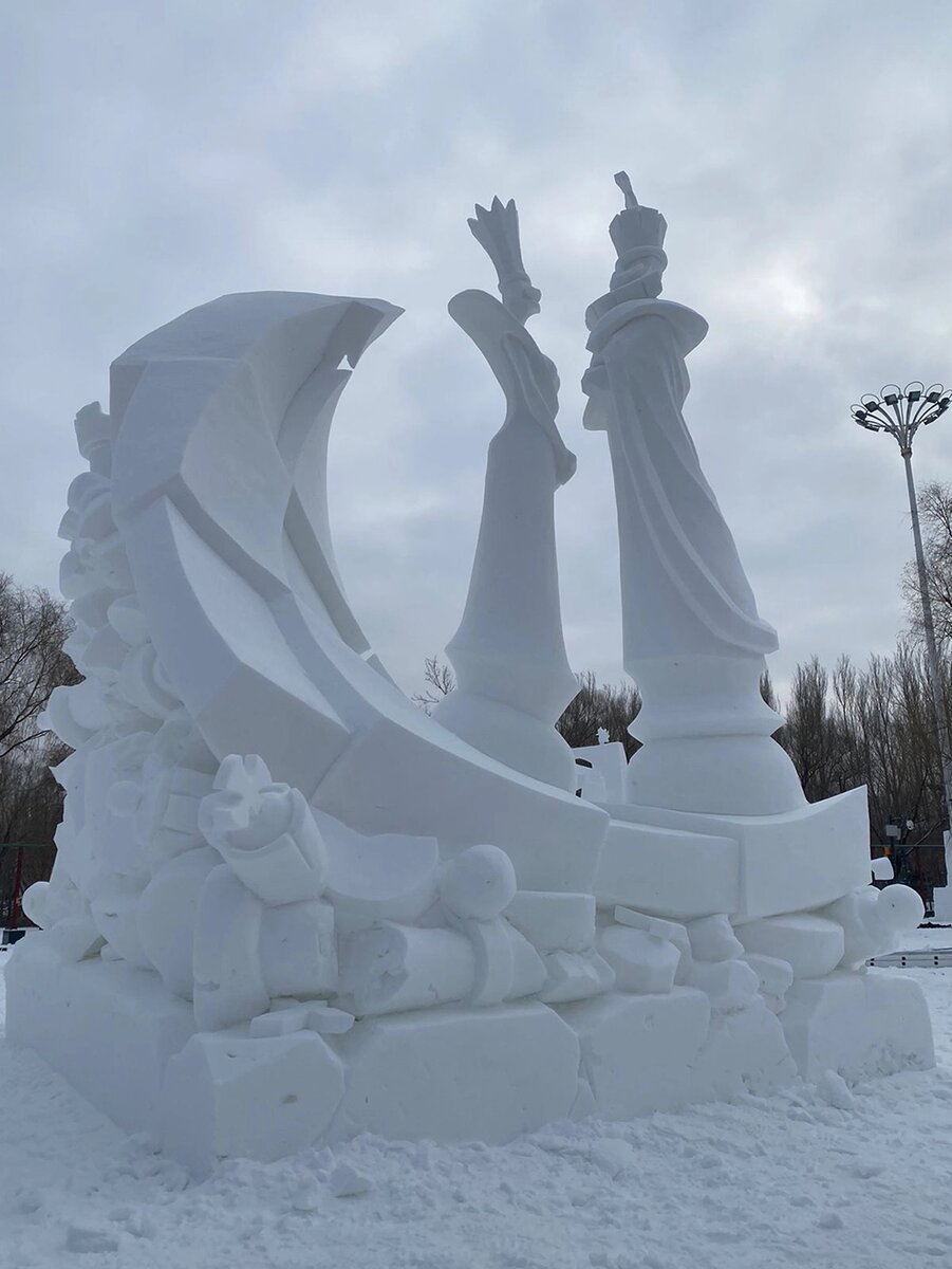    Фестиваль льда и снега в Харбине, композиция «Цугцванг». Фото: Из архива героя публикации