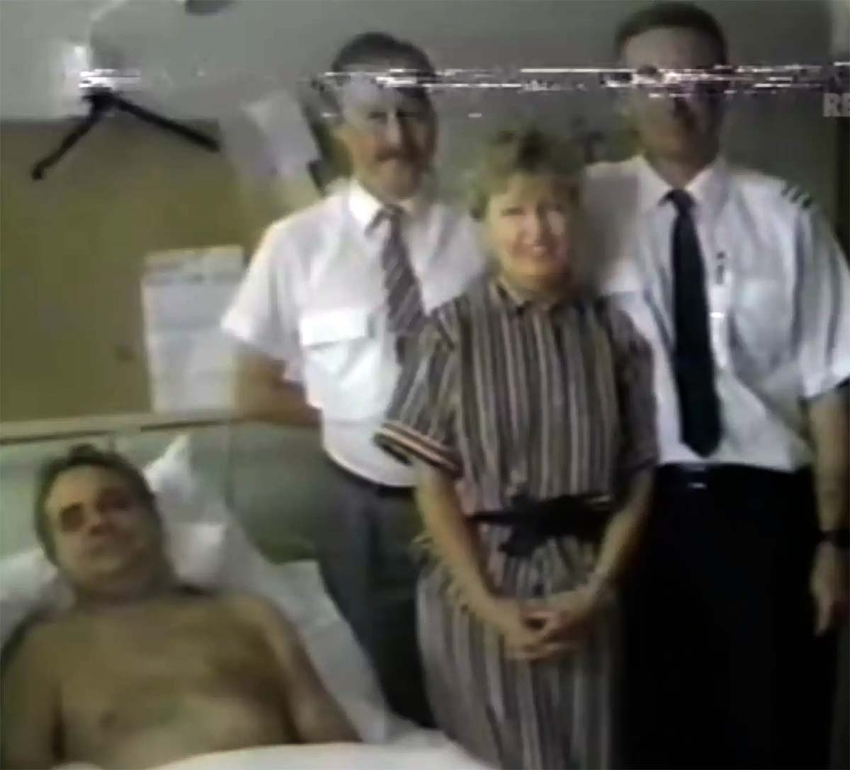 [caption id="attachment_74537" align="alignnone" width="1200"] Капитан с членами экипажа, ◙ которые помогли спасти ему жизнь