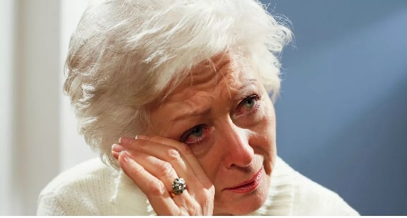 расстроенная женщина 