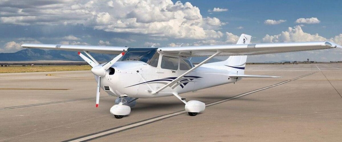 С этого самолета начинает большинство пилотов в мире. Цесна-172 – популярная "учебка".