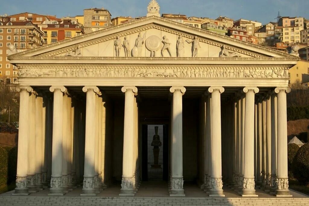 Макет храма Артемиды в Эфесе.