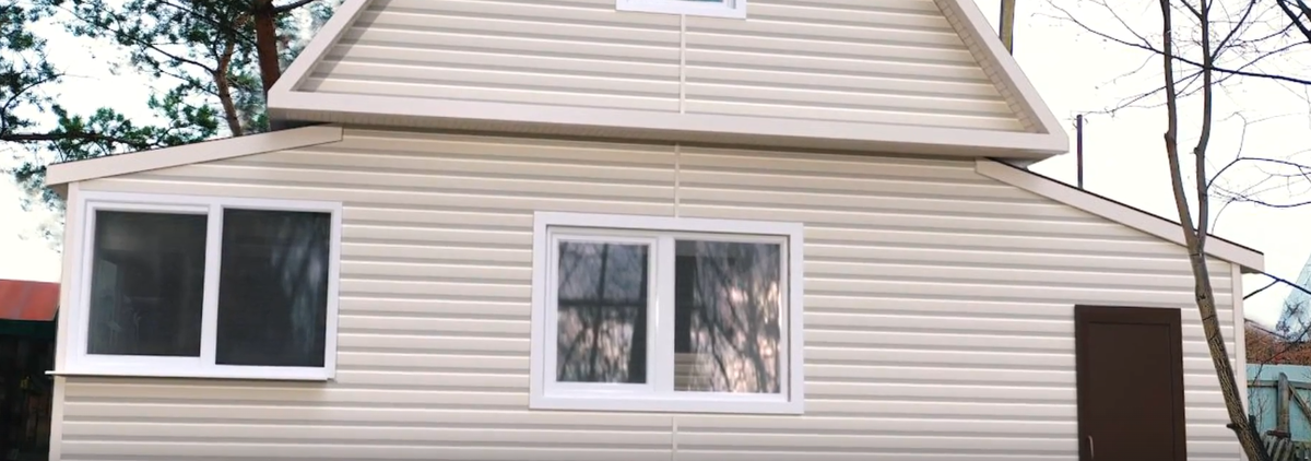 Вариант обшивки дачи сайдингом из Интернета 