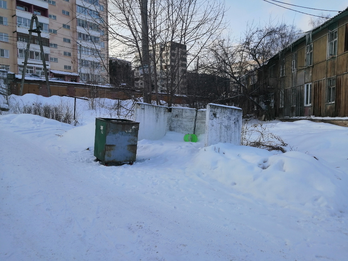 Почти идеальная площадка для сбора бытовых отходов.