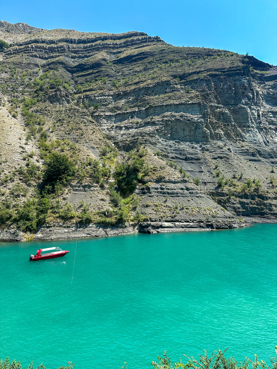 Сулакский каньон снизу. Координаты:: 43,00563° С, 46,82764° В