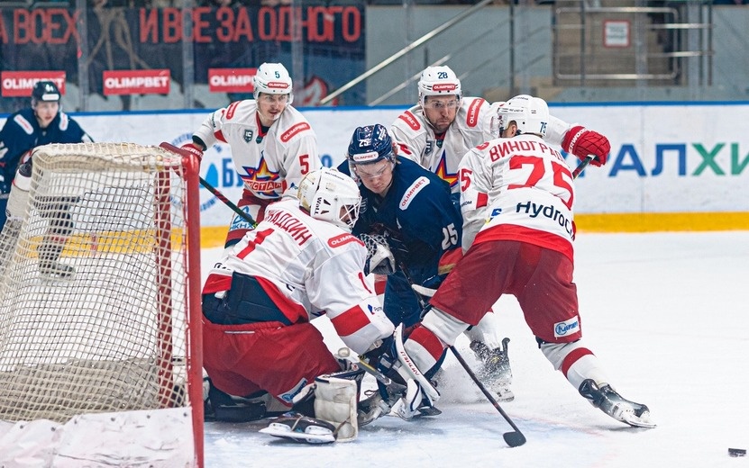    Хоккейная «Ижсталь» проиграла в Кирово-Чепецке
