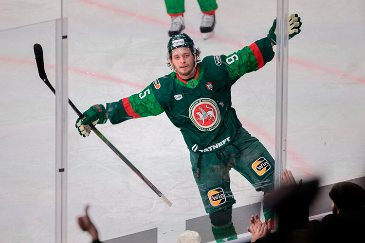    Ходят разговоры о возможном отъезде за океан Артема Галимова — одного из ключевых игроков «Ак Барса».   
Фото: «БИЗНЕС Online»