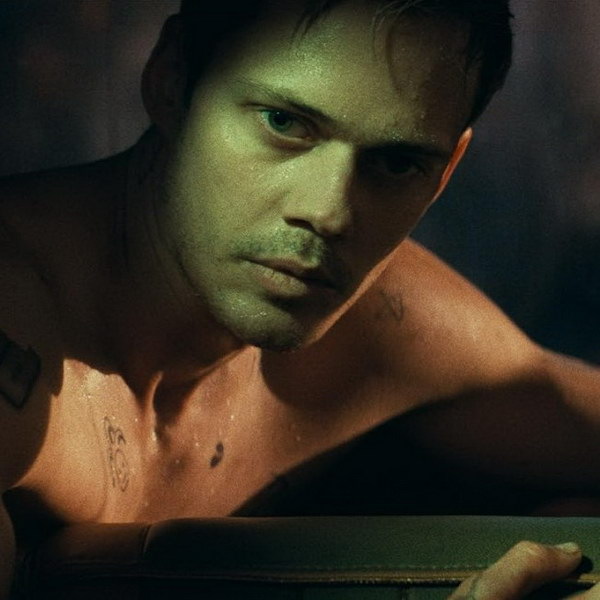     Билл Скарсгард оказывается в плену у Энтони Хопкинса в трейлере «Западни»