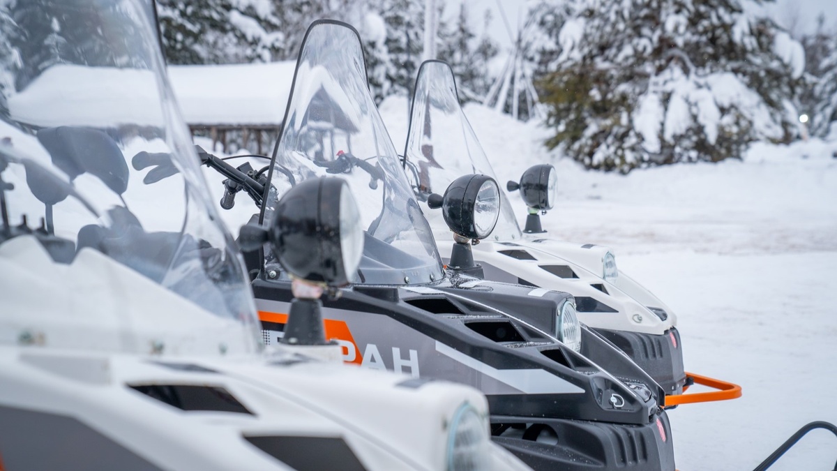    Оленеводы Казыма получили новые снегоходы