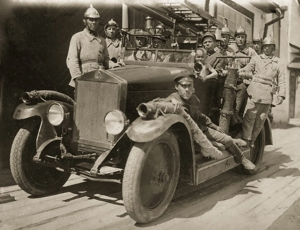 Пожарный автомобиль на шасси АМО Ф-15. Из открытых источников.