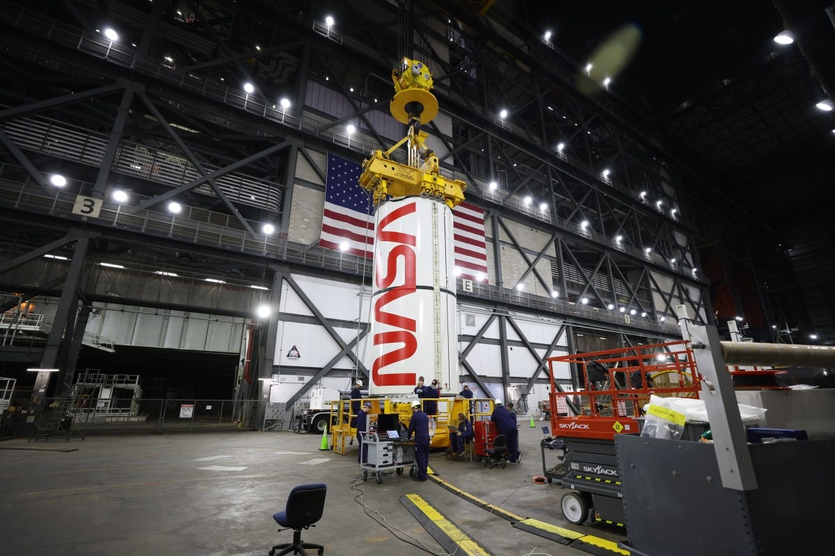 Сегмент ракеты-носителя SLS, которая запустит миссию «Артемида-2». Источник: NASA