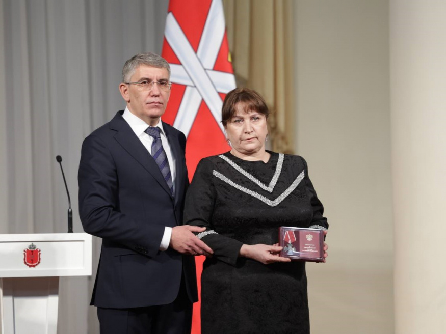     Губернатор Тульской области вручил госнаграды