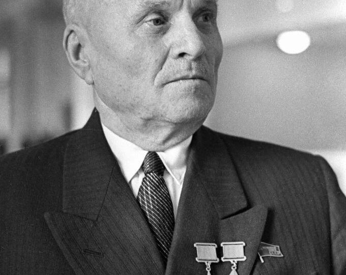 СОВЕТСКИЙ ЧЕЛОВЕК, КАК ОН ЗАДУМАН