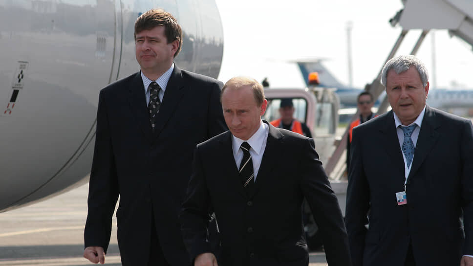 Приезд участников саммита Россия-ЕС в мае 2007 года, который состоялся в Самарской области. Президент России Владимир Путин (в центре) полномочный представитель президента РФ по ПФО Александр Коновалов(слева) губернатор Самарской области Константин Титов(справа).📷Фото: Владимир Котмишев / Коммерсантъ